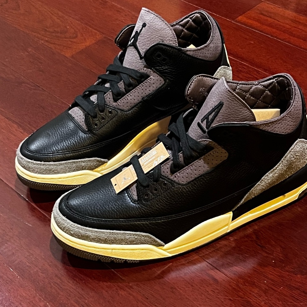 Air Jordan 3 Retro OG S New in Box never worn or tried on.